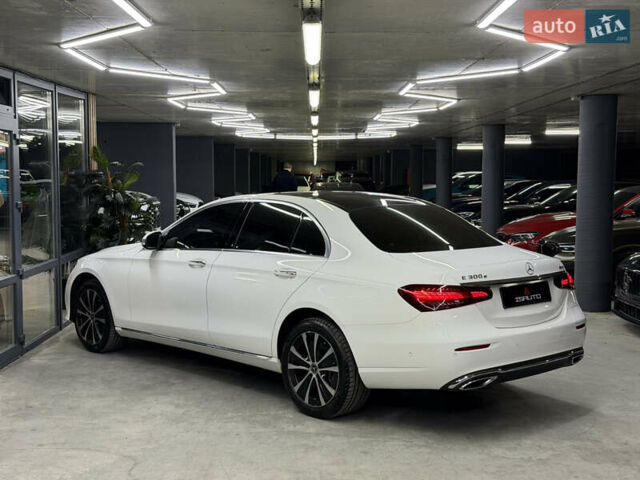 Белый Мерседес Е-Класс, объемом двигателя 1.99 л и пробегом 23 тыс. км за 55000 $, фото 9 на Automoto.ua