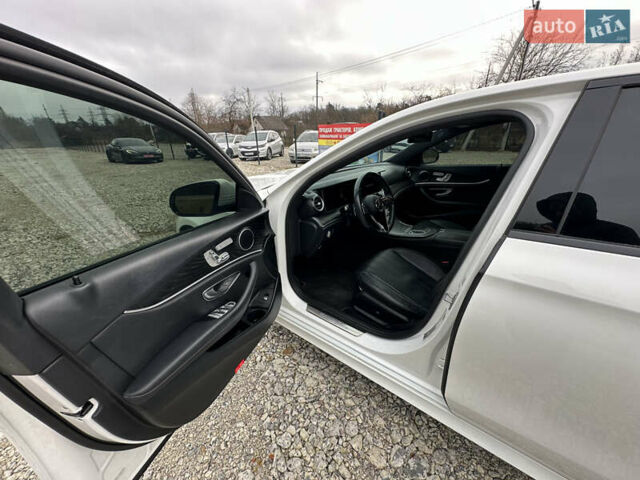 Белый Мерседес Е-Класс, объемом двигателя 1.99 л и пробегом 74 тыс. км за 40000 $, фото 6 на Automoto.ua