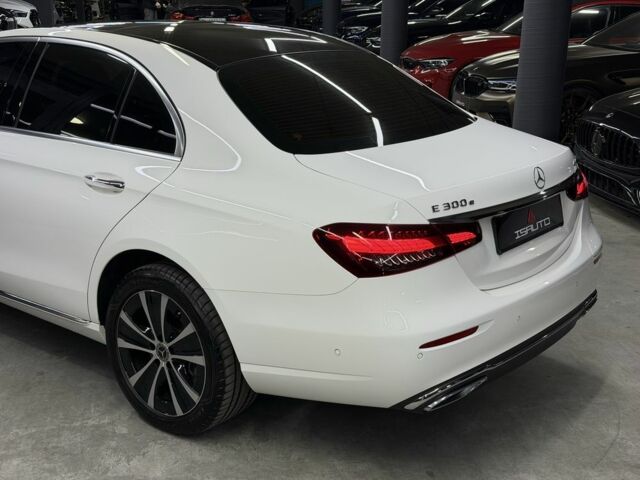 Белый Мерседес Е-Класс, объемом двигателя 2 л и пробегом 23 тыс. км за 55000 $, фото 13 на Automoto.ua