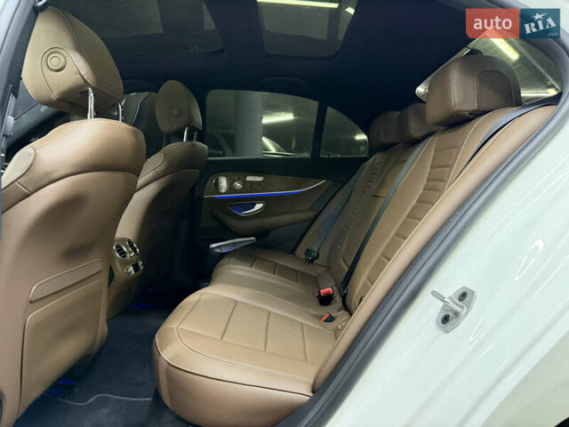 Белый Мерседес Е-Класс, объемом двигателя 1.99 л и пробегом 23 тыс. км за 55000 $, фото 23 на Automoto.ua