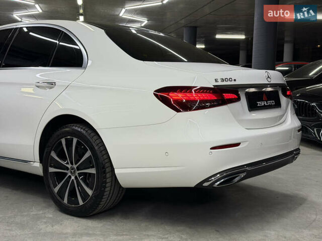 Белый Мерседес Е-Класс, объемом двигателя 1.99 л и пробегом 23 тыс. км за 55000 $, фото 12 на Automoto.ua