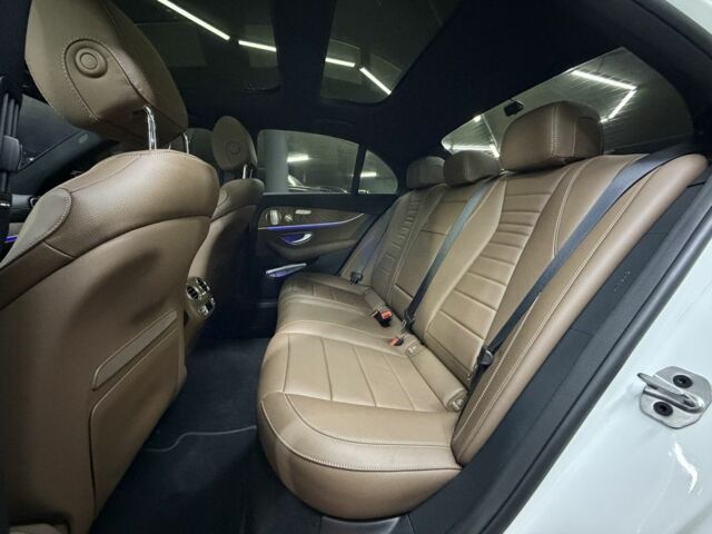 Белый Мерседес Е-Класс, объемом двигателя 2 л и пробегом 23 тыс. км за 55000 $, фото 17 на Automoto.ua