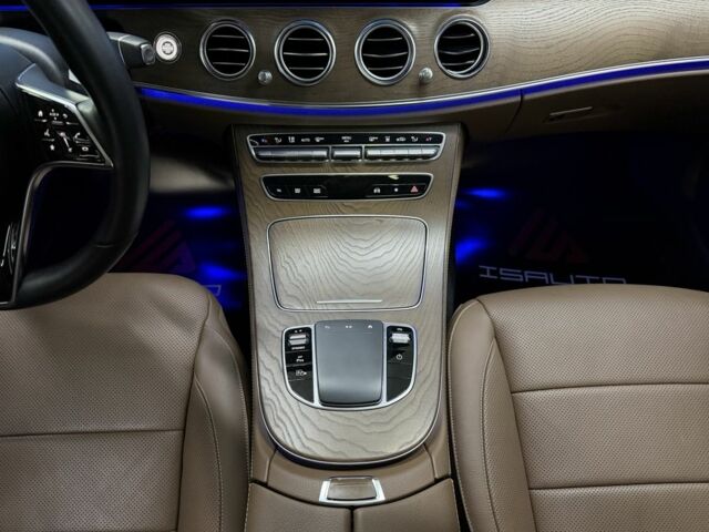 Белый Мерседес Е-Класс, объемом двигателя 2 л и пробегом 23 тыс. км за 55000 $, фото 21 на Automoto.ua