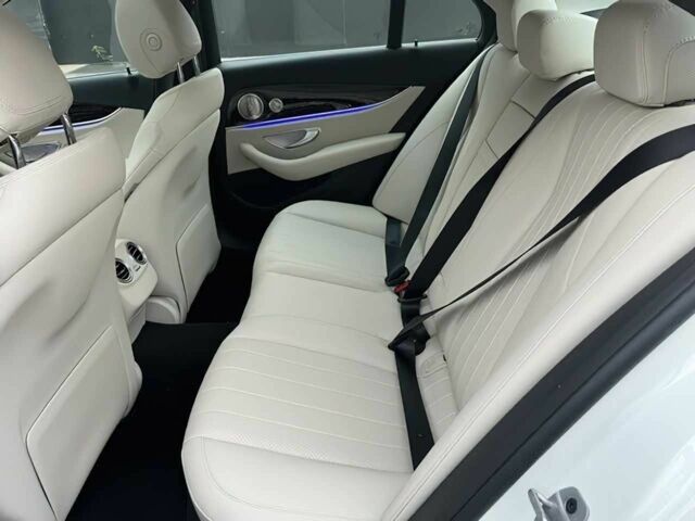 Білий Мерседес Е-Клас, об'ємом двигуна 2 л та пробігом 24 тис. км за 18100 $, фото 10 на Automoto.ua