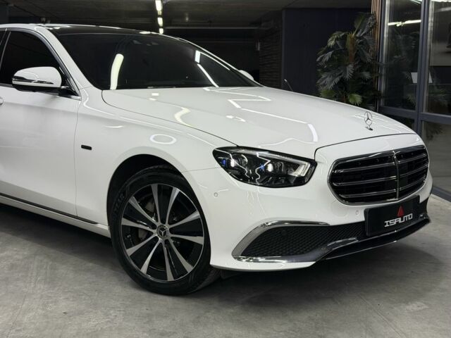 Белый Мерседес Е-Класс, объемом двигателя 2 л и пробегом 23 тыс. км за 55000 $, фото 3 на Automoto.ua