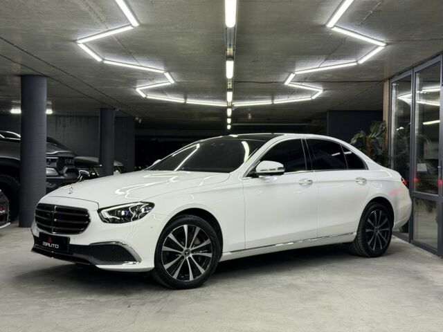 Белый Мерседес Е-Класс, объемом двигателя 2 л и пробегом 23 тыс. км за 55000 $, фото 6 на Automoto.ua