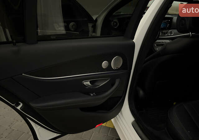 Белый Мерседес Е-Класс, объемом двигателя 1.99 л и пробегом 62 тыс. км за 48000 $, фото 22 на Automoto.ua