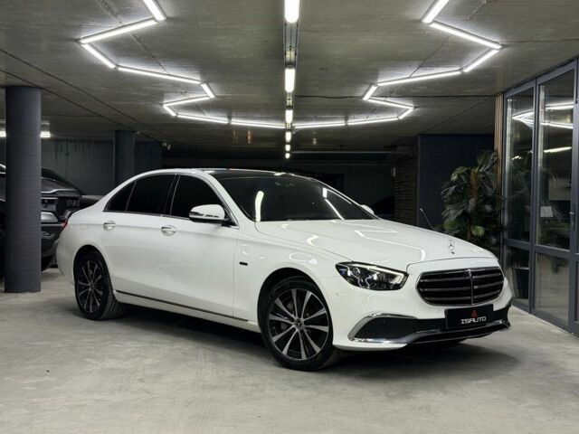 Белый Мерседес Е-Класс, объемом двигателя 2 л и пробегом 23 тыс. км за 55000 $, фото 2 на Automoto.ua