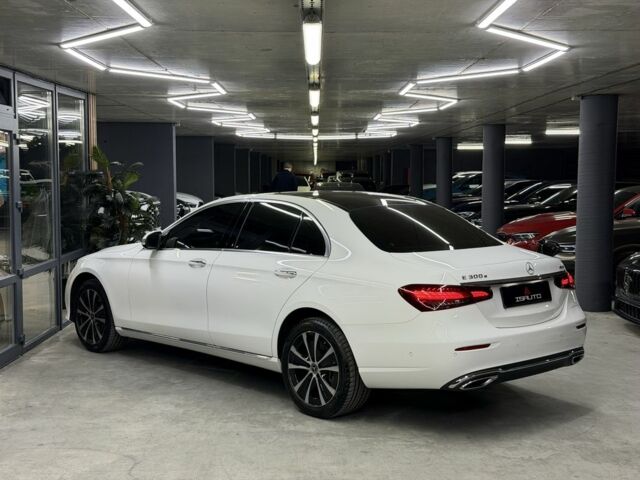 Белый Мерседес Е-Класс, объемом двигателя 2 л и пробегом 23 тыс. км за 55000 $, фото 12 на Automoto.ua