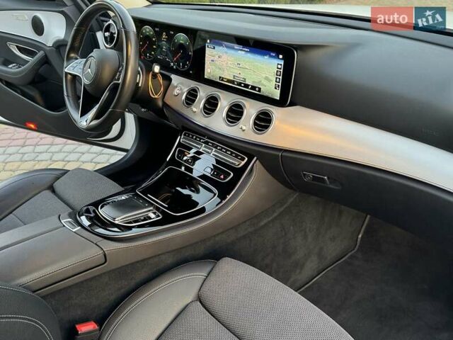 Білий Мерседес Е-Клас, об'ємом двигуна 1.95 л та пробігом 230 тис. км за 36500 $, фото 32 на Automoto.ua