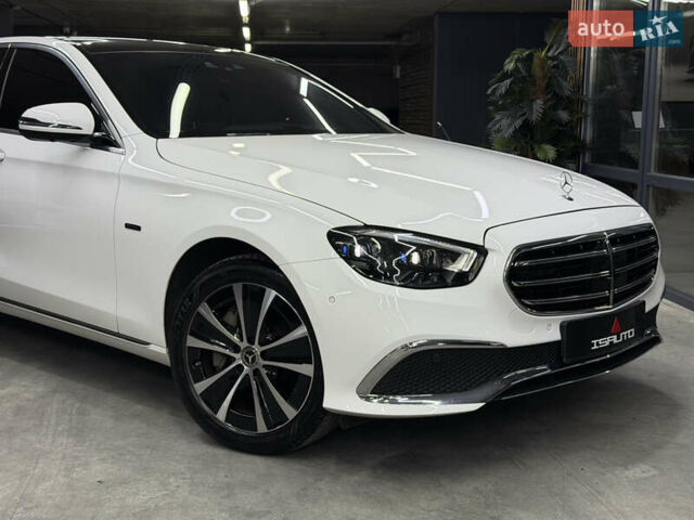 Белый Мерседес Е-Класс, объемом двигателя 1.99 л и пробегом 23 тыс. км за 55000 $, фото 3 на Automoto.ua