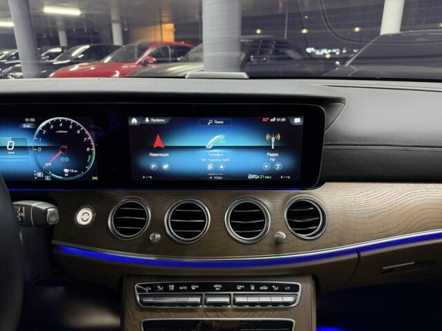 Белый Мерседес Е-Класс, объемом двигателя 2 л и пробегом 23 тыс. км за 55000 $, фото 20 на Automoto.ua