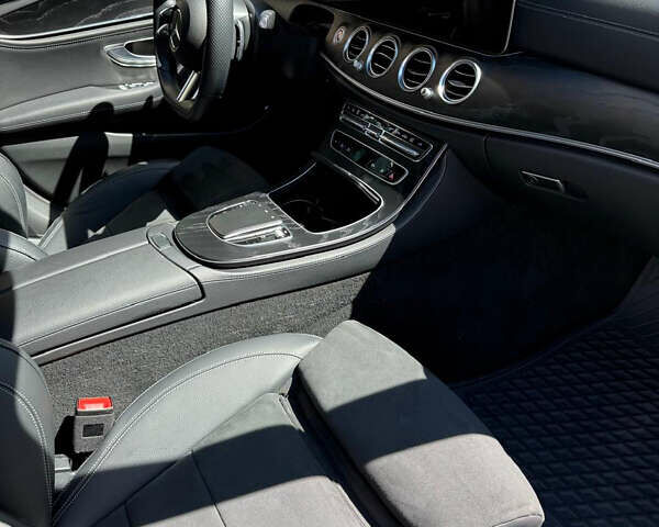 Білий Мерседес Е-Клас, об'ємом двигуна 1.95 л та пробігом 67 тис. км за 61900 $, фото 5 на Automoto.ua
