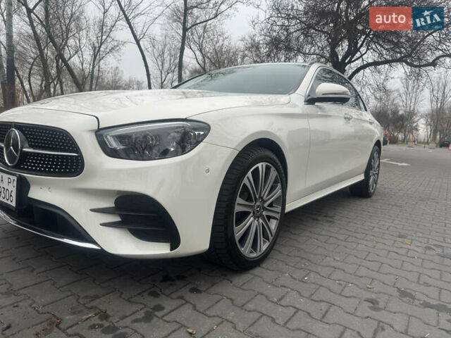 Белый Мерседес Е-Класс, объемом двигателя 3 л и пробегом 27 тыс. км за 59999 $, фото 6 на Automoto.ua