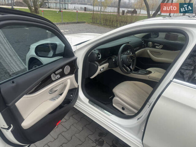 Белый Мерседес Е-Класс, объемом двигателя 3 л и пробегом 27 тыс. км за 59999 $, фото 16 на Automoto.ua