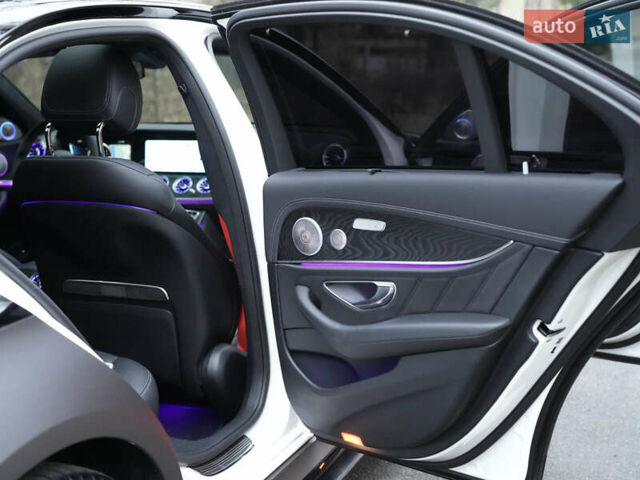 Белый Мерседес Е-Класс, объемом двигателя 3 л и пробегом 46 тыс. км за 93333 $, фото 20 на Automoto.ua