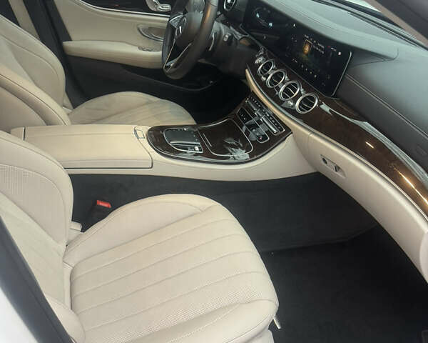 Белый Мерседес Е-Класс, объемом двигателя 3 л и пробегом 27 тыс. км за 59999 $, фото 22 на Automoto.ua