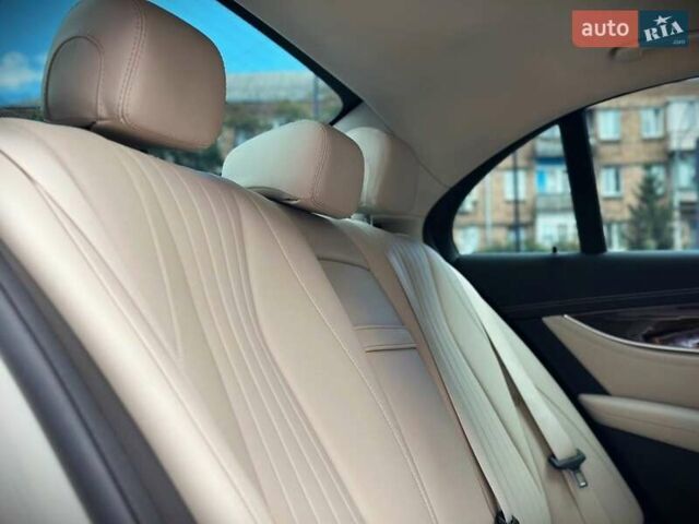 Белый Мерседес Е-Класс, объемом двигателя 3 л и пробегом 20 тыс. км за 55555 $, фото 33 на Automoto.ua