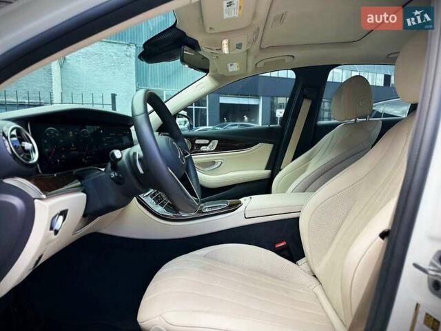 Белый Мерседес Е-Класс, объемом двигателя 3 л и пробегом 20 тыс. км за 55555 $, фото 26 на Automoto.ua