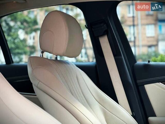 Белый Мерседес Е-Класс, объемом двигателя 3 л и пробегом 20 тыс. км за 55555 $, фото 29 на Automoto.ua