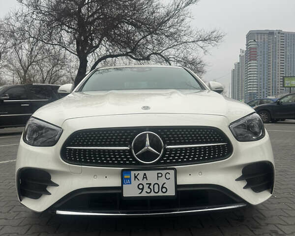 Белый Мерседес Е-Класс, объемом двигателя 3 л и пробегом 27 тыс. км за 59999 $, фото 5 на Automoto.ua