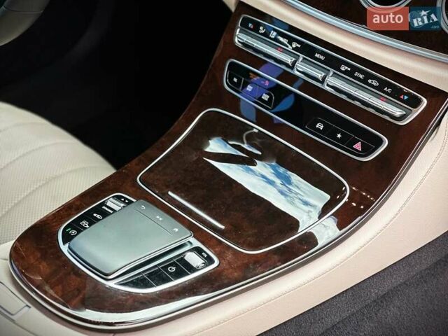 Белый Мерседес Е-Класс, объемом двигателя 3 л и пробегом 20 тыс. км за 55555 $, фото 38 на Automoto.ua