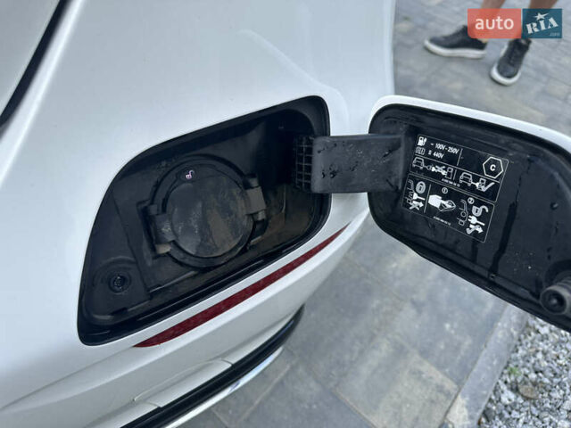 Білий Мерседес Е-Клас, об'ємом двигуна 1.99 л та пробігом 67 тис. км за 59000 $, фото 14 на Automoto.ua