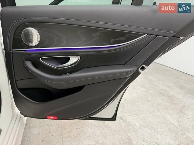 Белый Мерседес Е-Класс, объемом двигателя 1.95 л и пробегом 75 тыс. км за 52999 $, фото 35 на Automoto.ua