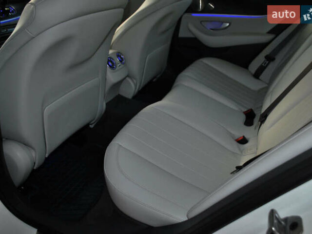 Белый Мерседес Е-Класс, объемом двигателя 1.99 л и пробегом 37 тыс. км за 47000 $, фото 34 на Automoto.ua