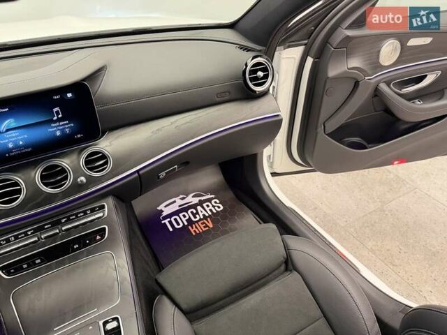 Белый Мерседес Е-Класс, объемом двигателя 1.95 л и пробегом 75 тыс. км за 52999 $, фото 50 на Automoto.ua