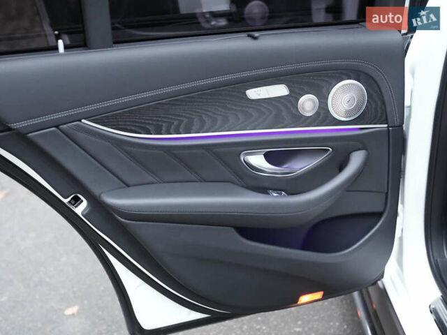 Белый Мерседес Е-Класс, объемом двигателя 3 л и пробегом 46 тыс. км за 93333 $, фото 15 на Automoto.ua