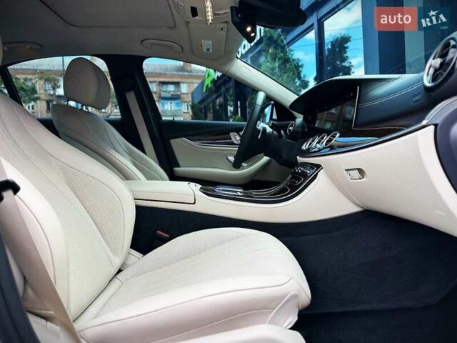 Белый Мерседес Е-Класс, объемом двигателя 3 л и пробегом 20 тыс. км за 55555 $, фото 28 на Automoto.ua