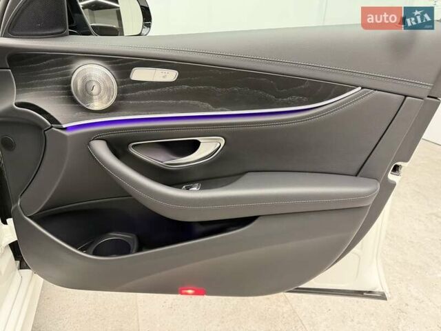 Белый Мерседес Е-Класс, объемом двигателя 1.95 л и пробегом 75 тыс. км за 52999 $, фото 40 на Automoto.ua