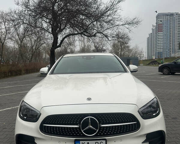 Белый Мерседес Е-Класс, объемом двигателя 3 л и пробегом 27 тыс. км за 59999 $, фото 2 на Automoto.ua