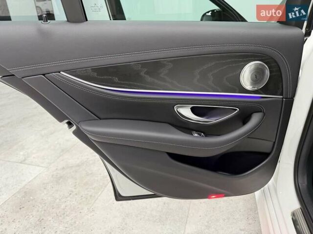 Белый Мерседес Е-Класс, объемом двигателя 1.95 л и пробегом 75 тыс. км за 52999 $, фото 30 на Automoto.ua