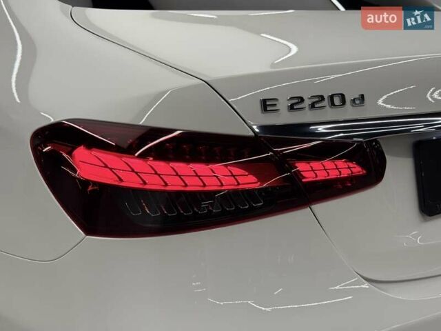Белый Мерседес Е-Класс, объемом двигателя 1.95 л и пробегом 75 тыс. км за 52999 $, фото 11 на Automoto.ua