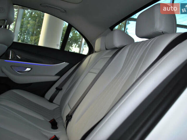 Белый Мерседес Е-Класс, объемом двигателя 1.99 л и пробегом 37 тыс. км за 47000 $, фото 35 на Automoto.ua