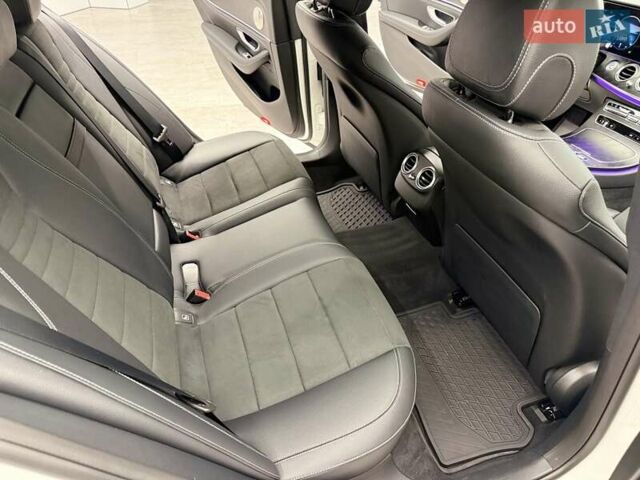 Белый Мерседес Е-Класс, объемом двигателя 1.95 л и пробегом 75 тыс. км за 52999 $, фото 37 на Automoto.ua