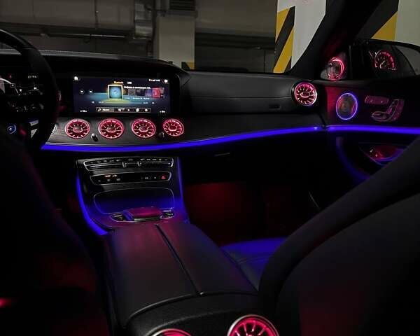 Белый Мерседес Е-Класс, объемом двигателя 3 л и пробегом 46 тыс. км за 93333 $, фото 29 на Automoto.ua