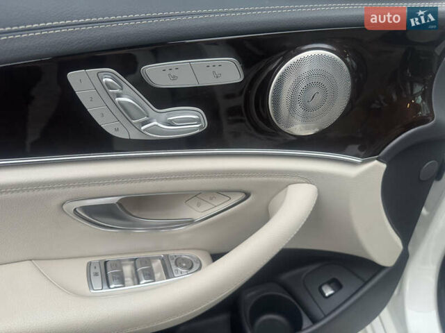 Белый Мерседес Е-Класс, объемом двигателя 3 л и пробегом 27 тыс. км за 59999 $, фото 18 на Automoto.ua