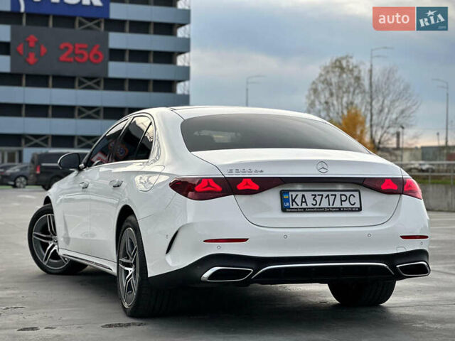 Белый Мерседес Е-Класс, объемом двигателя 1.99 л и пробегом 18 тыс. км за 98000 $, фото 13 на Automoto.ua