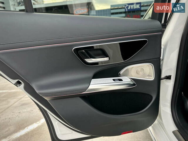 Белый Мерседес Е-Класс, объемом двигателя 1.99 л и пробегом 18 тыс. км за 98000 $, фото 76 на Automoto.ua