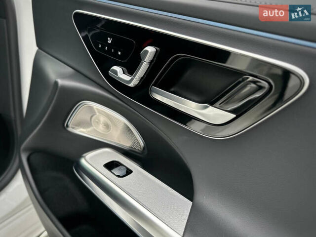 Белый Мерседес Е-Класс, объемом двигателя 1.99 л и пробегом 18 тыс. км за 98000 $, фото 65 на Automoto.ua