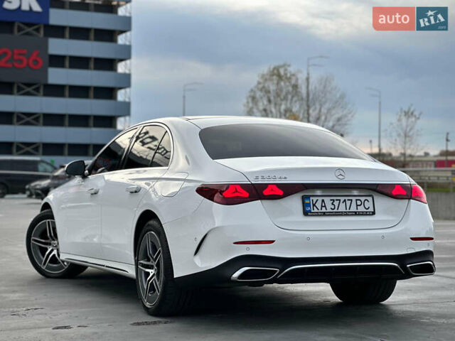 Белый Мерседес Е-Класс, объемом двигателя 1.99 л и пробегом 18 тыс. км за 98000 $, фото 10 на Automoto.ua