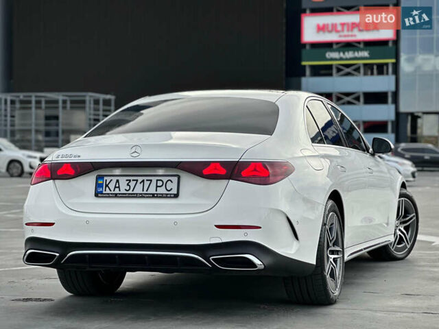 Белый Мерседес Е-Класс, объемом двигателя 1.99 л и пробегом 18 тыс. км за 98000 $, фото 4 на Automoto.ua