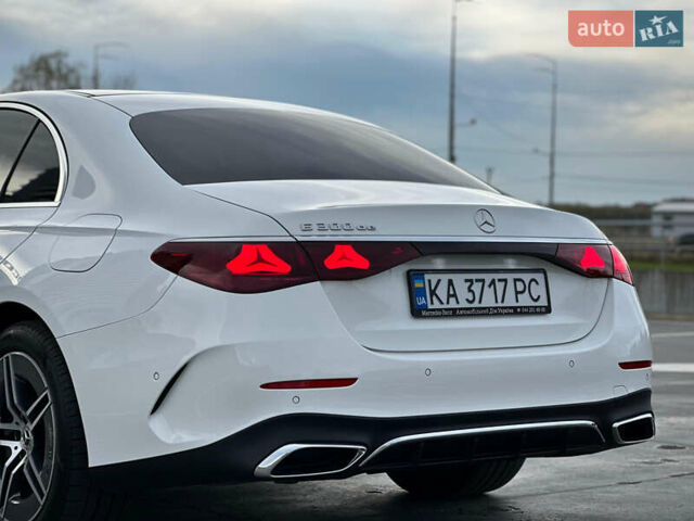 Белый Мерседес Е-Класс, объемом двигателя 1.99 л и пробегом 18 тыс. км за 98000 $, фото 29 на Automoto.ua
