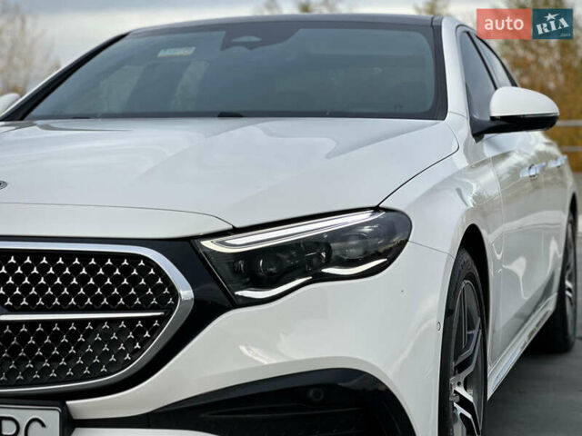 Белый Мерседес Е-Класс, объемом двигателя 1.99 л и пробегом 18 тыс. км за 98000 $, фото 2 на Automoto.ua