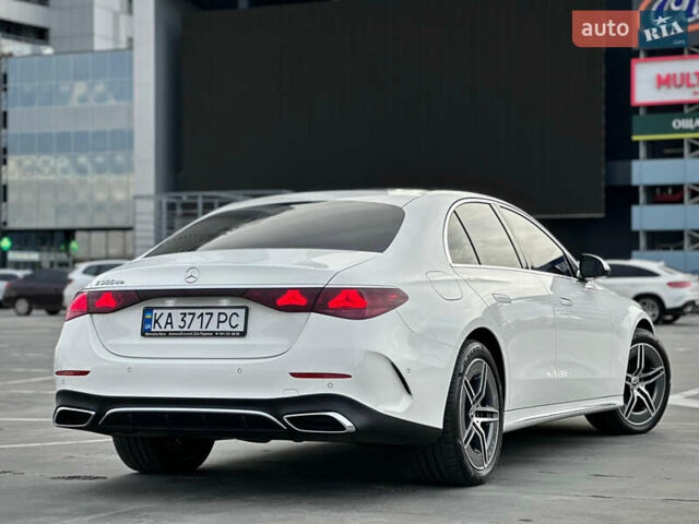 Белый Мерседес Е-Класс, объемом двигателя 1.99 л и пробегом 18 тыс. км за 98000 $, фото 3 на Automoto.ua