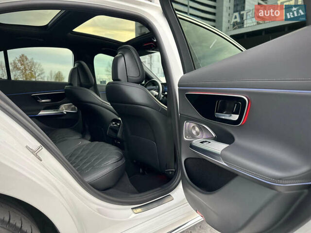 Белый Мерседес Е-Класс, объемом двигателя 1.99 л и пробегом 18 тыс. км за 98000 $, фото 75 на Automoto.ua