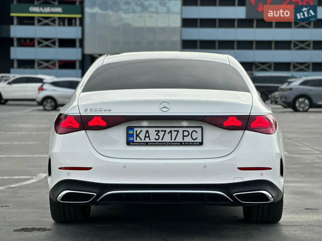 Белый Мерседес Е-Класс, объемом двигателя 1.99 л и пробегом 18 тыс. км за 98000 $, фото 34 на Automoto.ua